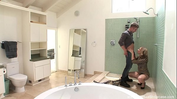 Slut Gets DPed In Shower 3some