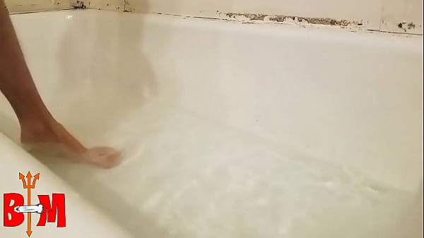 Download Video - Fun in the Tub&excl;