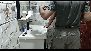 الخليجي ينيك  زوجة خليجية تتناك من طيزها و كسها في حمام  مشاهد حقيقية ما فيها تمثيل