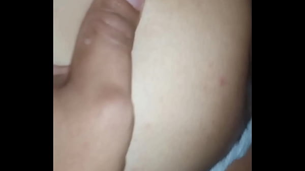 Download Video - mamita pone musica relajante para dormir y yo la despierto con la pija adentro y la lleno de leche al final