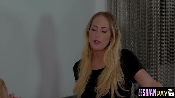 Gorgeous les beauty loves eating tight cunt