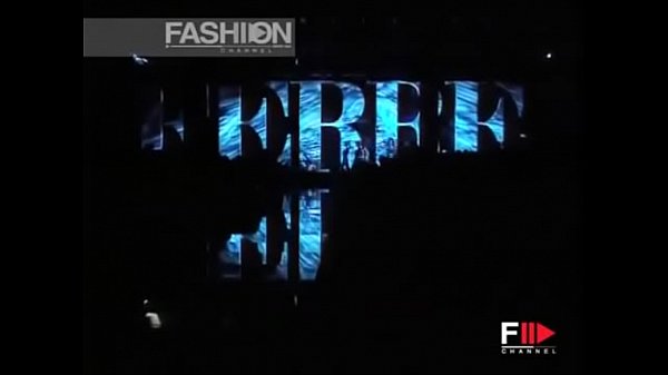 The best topless fashion show, the most exclusive moments of the international runway!