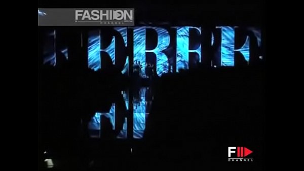 The best topless fashion show, the most exclusive moments of the international runway!