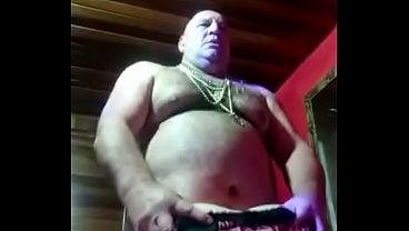 老人と24歳の女性がすでに年上の男性と寝ている。この小悪魔は本当に積極的だ。