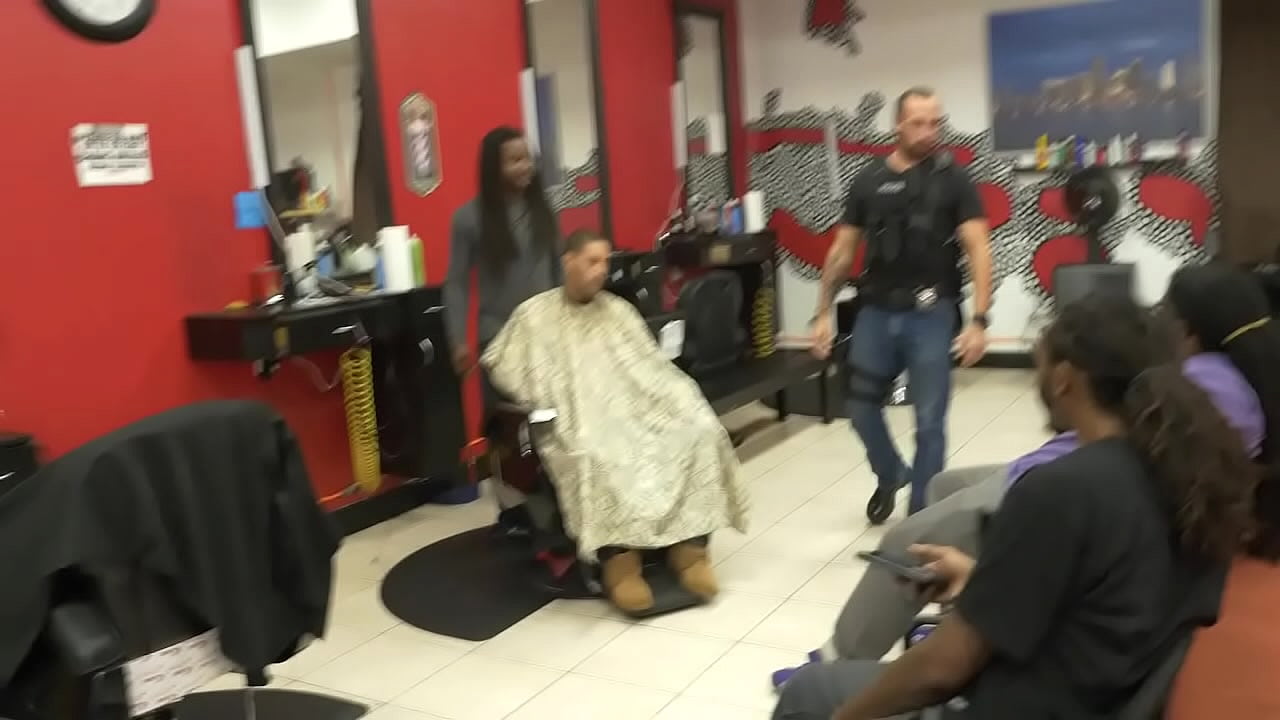 Sospechoso de robo detenido
                          anal blowjob gay cop facial cumshot muchos negros
