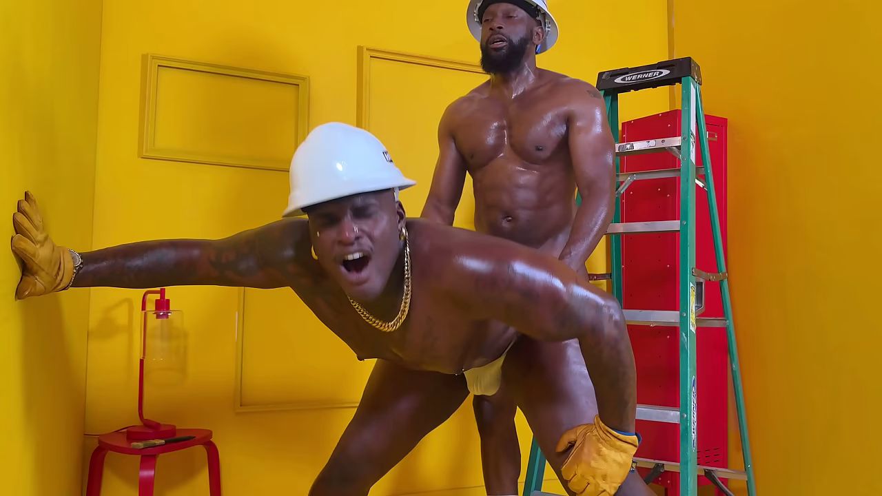 2 Horny Place Fucking On Construction Site