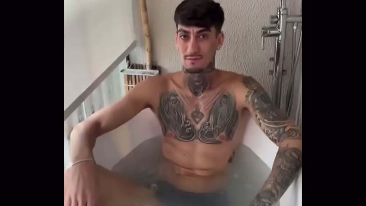 MAGRINHO PAUZUDO SE EXIBINDO.