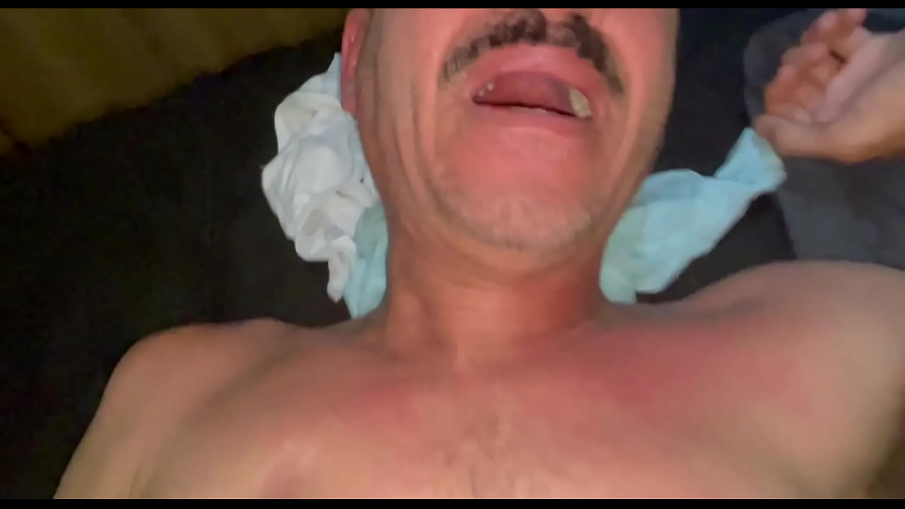 El portero entró a la habitación en el momento en que los machos estaban follando, entró en la polla también y gimió delicioso - COMPLETO ROJO
                    facial fucking hardcore rough real amateur bareback anal sex gay amateur gay blowjob gay sex gay anal gay porn oral gay maduro gay sexo caseiro gay sexo caseiro brasil muchos negros