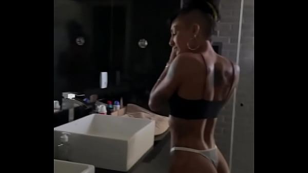 Vem tomar banho comigo amor ? Caroleta Roots