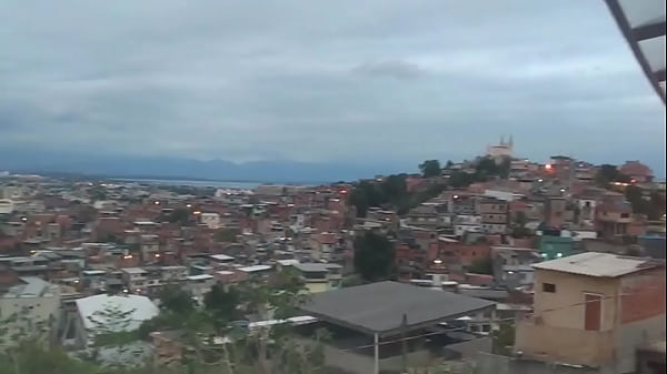 Download Video - NA FAVELA DO RIO DE JANEIRO DESPOIS DE UM PAGODE NEG&Atilde;O PIROCUDO FOI CHAMADO PRA FUDER AS CASADAS GOZANDO MUITO