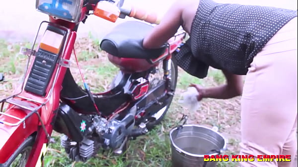 Download Video - AFRICAN HOUSE WIFE CHEAT ON HER HUSBAND WITH LOCAL GHETTO GANGSTER   PART 1 - FULL VIDEO ON XVIDEO RED