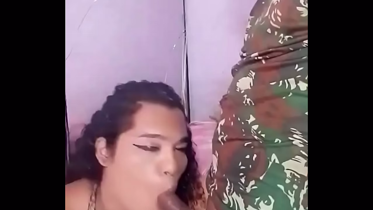 Novinho Soldado Militar dando leite a Wanessinha