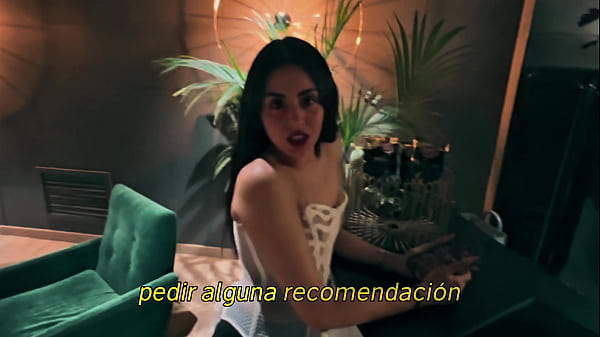 Enga&ntilde;o a la colombiana delgadita para llevarmela a la habitacion