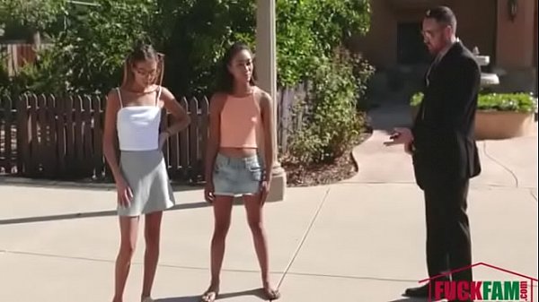 Aria Skye and Raquel Diamond in Hopskeet With Some Petites