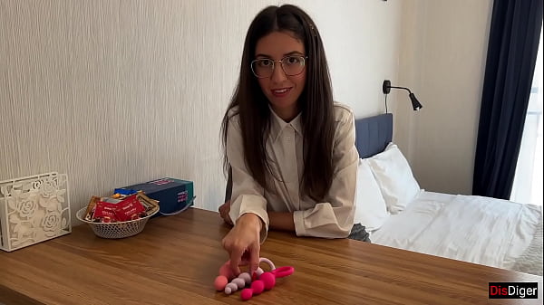 A sexologist speaks and shows how to have anal sex! With toys from Flirtwithsb