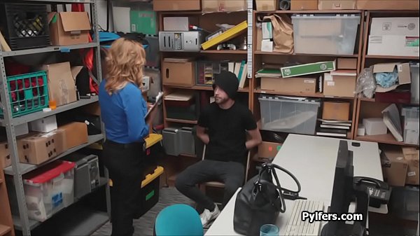 thumb lucky thief fucks horny milf security guard
