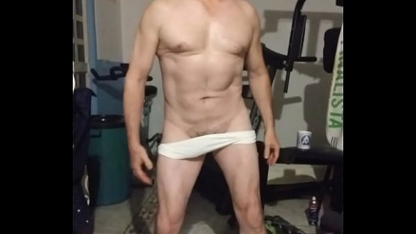Show stripper con calcetones blancos haciendo b...