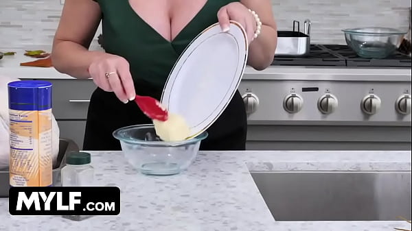 Stepmom Dee Williams milf pussy is so ready to be stuffed for thanksgiving
