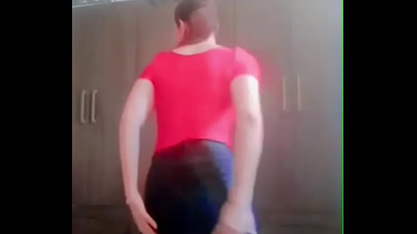 Wife shaking her ass nicely