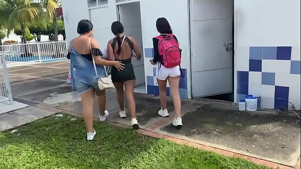 we have a threesome in the pool with my friend and my girlfriend without being seen