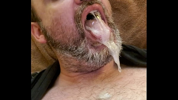 Cumlord Fait Des Bulles Avec Une Bouchée De Goo