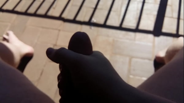 Cock Cumming À L'extérieur Branler