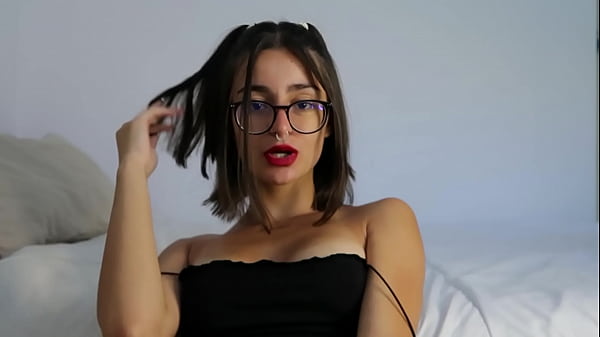 BIG NATURAL TITS SLUT TWERKING ASS EXTREME FINGERING DEEP