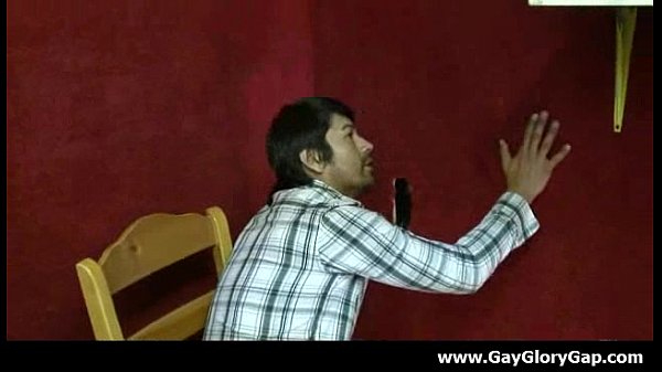 Gloryhole Sexe Hardcore Gay Et Branlette Gay Méchant 03