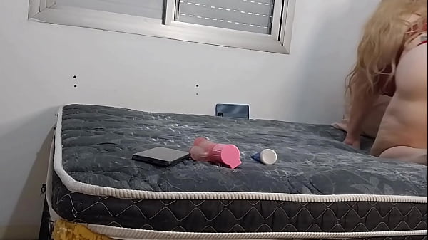 Que musculoso se ve el jardinero! Le dar&eacute; mi co&ntilde;o en bandeja de plata para que me folle! PARTE 2