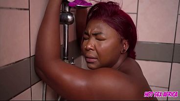 Download Video - la dans la douche de mon boss que Jai r&eacute;ussi a baiser la femme de mon boss