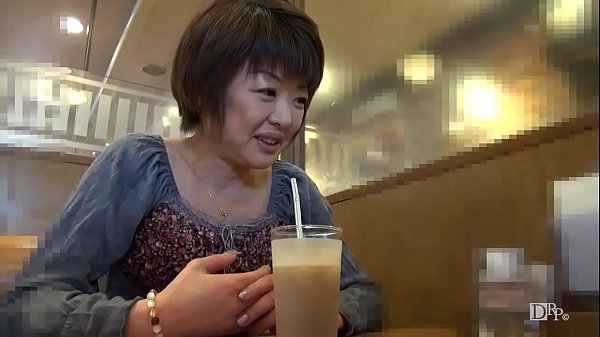Download Video - 旦那が他界&hellip;。悲しむ前に他人棒を漁る熟女  浅田純子 1
