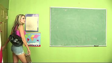 Courtney Cummz Puts A Dildo In Her Cunt