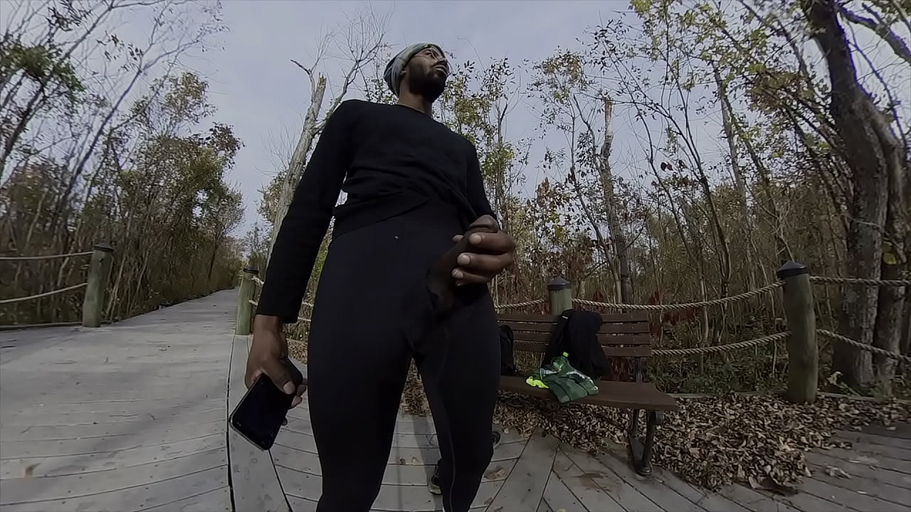 Más contenido arriesgado sobre masturbación pública
                   cumshot outdoor public gay masturbation riskyjerkoff publicjerkoff muchos negros