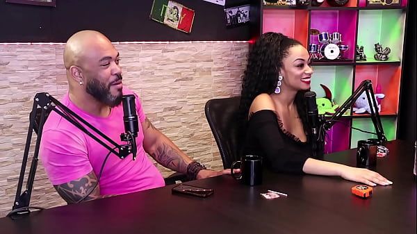 Negro Top Delícia saying that he put his big dick in the hottie