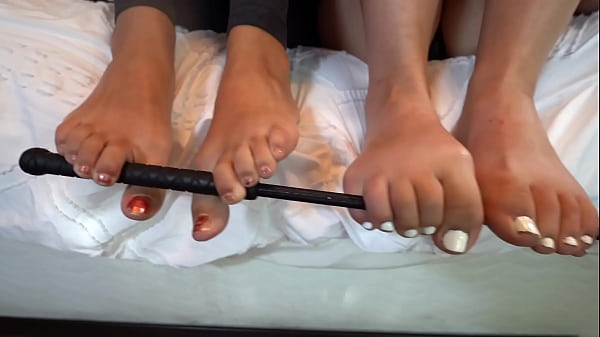 Aria Nicole Gets Foot Massage From Doctor Tampa On Beat2FeetCom
