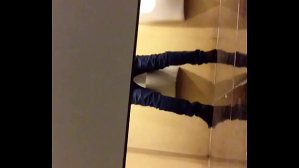 Suc cu trong toilet vincom 3.MOV