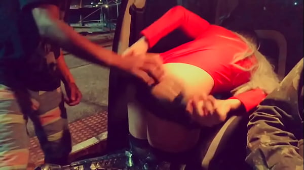 Download Video - NAMORADO OFERECEU A SAFADA PARA ESTRANHO NA RUA