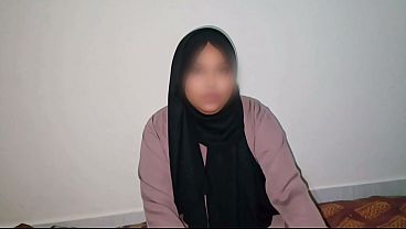 وجدت والدة صديقي الجميلة وحدها في المنزل ومارست الجنس معها  Xv_2_t