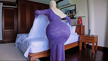 Download Video - Sharing a Hotel Room with my Step Mom in hijab
