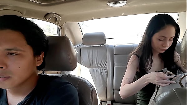 Download Video - EN EL TAXI - METO EN UN GRAVE PROBLEMA AL CONDUCTOR CON SU ESPOSA POR ANDAR EXITADA - VIDEO CHISTOSO