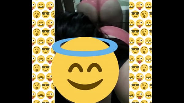 Esposa rebolando o rabo.