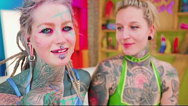 ALT Tattooed cuties in LATEX lesbian fuck with STRAP ON and german DIRTY TALK