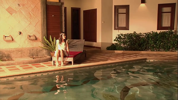 V&iacute;deo amador caseiro, striptease c&acirc;mera de ch&atilde;o