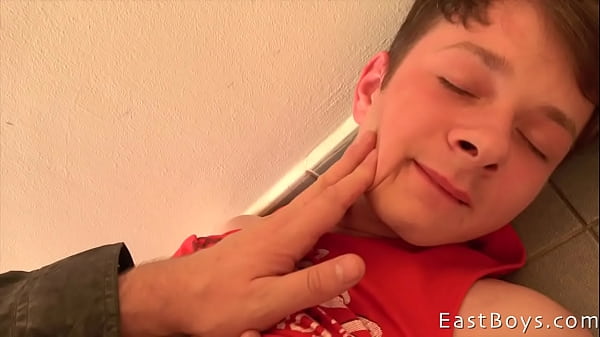 Download Video - Handjob - Cute Elliot Holloman