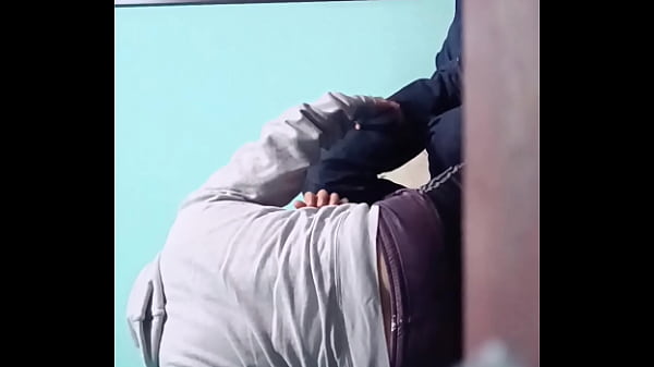 Mi vecino me coge cada que su novia se va a la ...