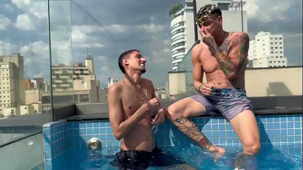 perdeu a aposta pro Brun&atilde;o teve que mamar e dar...