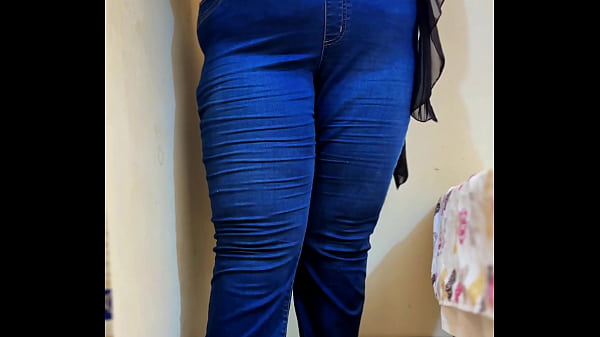 PAWG SHY 18 TEEN EMPLOYEE MASTURBAT IN OFFICE WHEN BOSS IS NEXT DESK JEANS & UNIFORM SAUDI GIRL