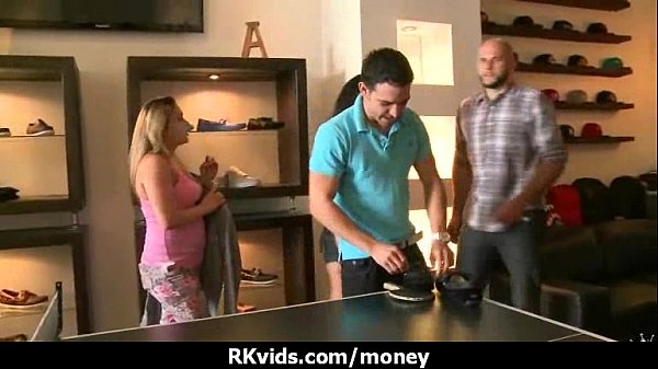 Jeune Fille Désespérée Nue En Public Et Baise Pour Payer Son Loyer 18