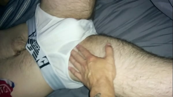 Sexy Massage Des Tätowierten Mannes An Seinen Bi -Freund