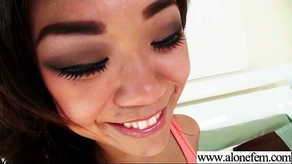 Hot Sexy Girl (minnie scarlet) Put All Kind Of Sex Things In Her Holes mov-08